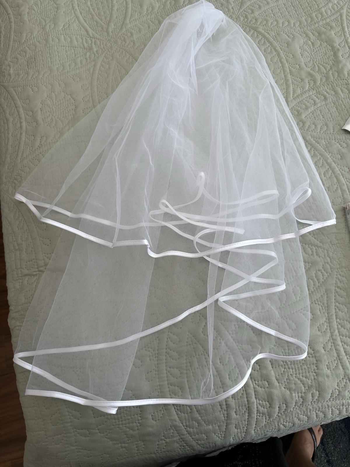 Set Of 3 Satin Bride Robe And Veil & Bachelorette/ Bridal Shower Party Game