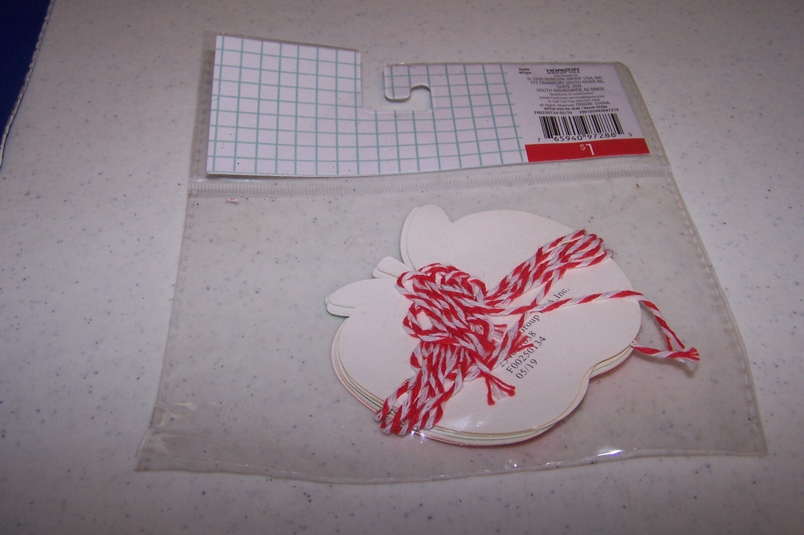 Horizon Group 6 Count Apple Wraps Gift Tags NEW in Pack Holiday, All Occasion