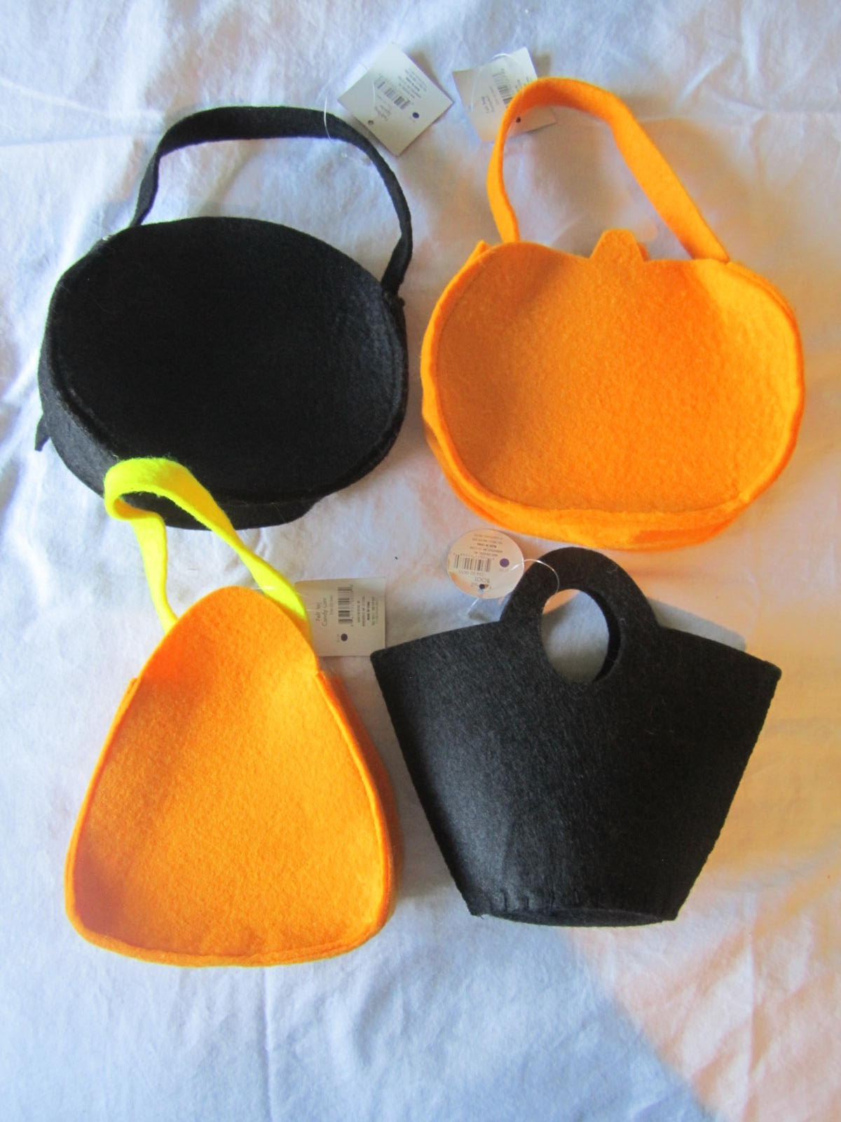 4 NWT SMALL FELT HALLOWEEN BAGS SPIDER PUMPKIN CANDY CORN BOO HALLOWEEN DECOR
