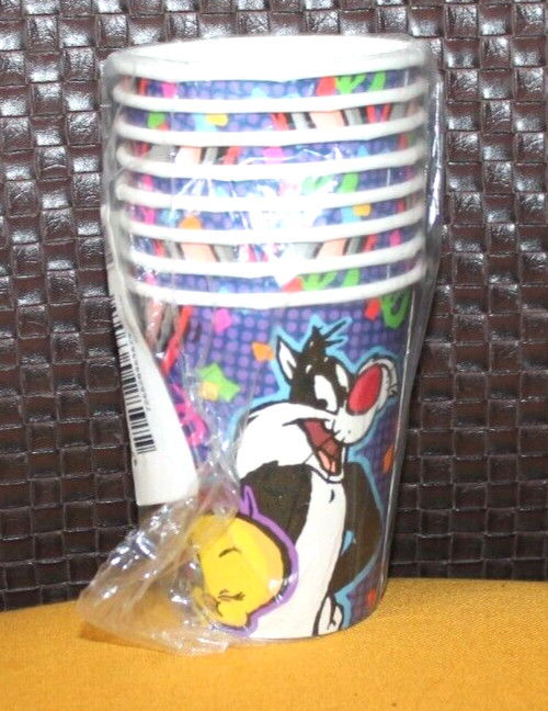 NEW IN PACKAGE LOONEY TUNES TWEETY 8- CUPS PARTY SUPPLIES