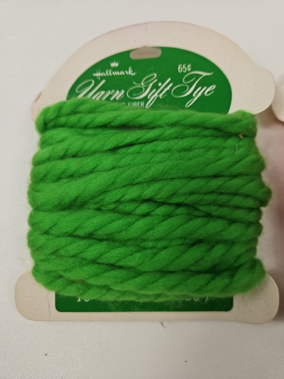VTG Hallmark Yarn Gift Tie Tye Ribbon Hair Tye Craft Yarn Christmas Cheer Red