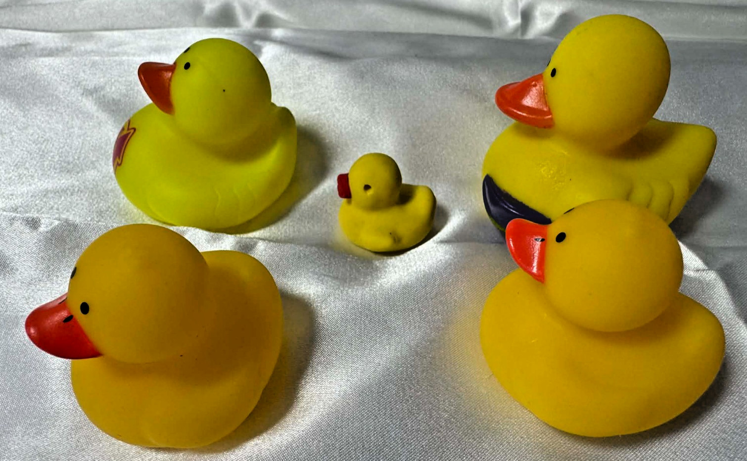 Rubber Ducks Jeep Lovers Lot of 5 Various sized Yellow Ducks JEEP DUCKING Party