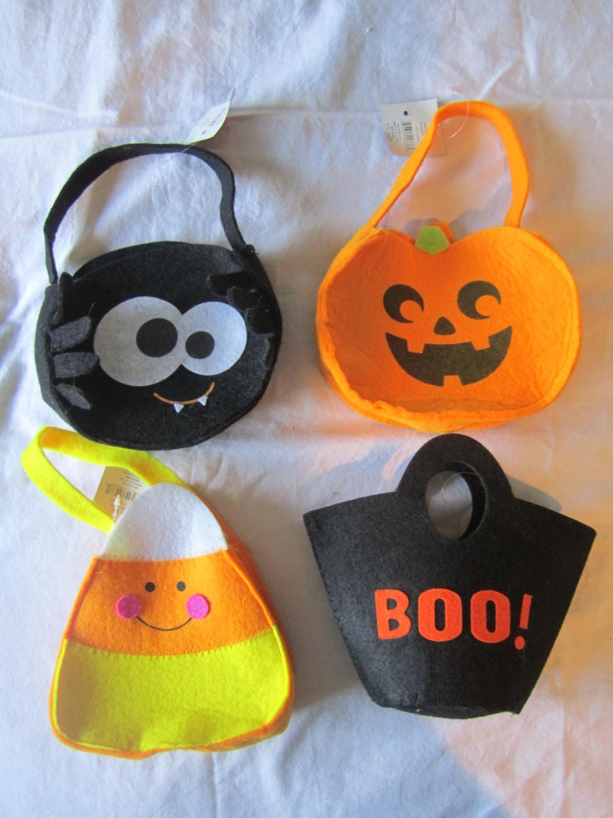 4 NWT SMALL FELT HALLOWEEN BAGS SPIDER PUMPKIN CANDY CORN BOO HALLOWEEN DECOR