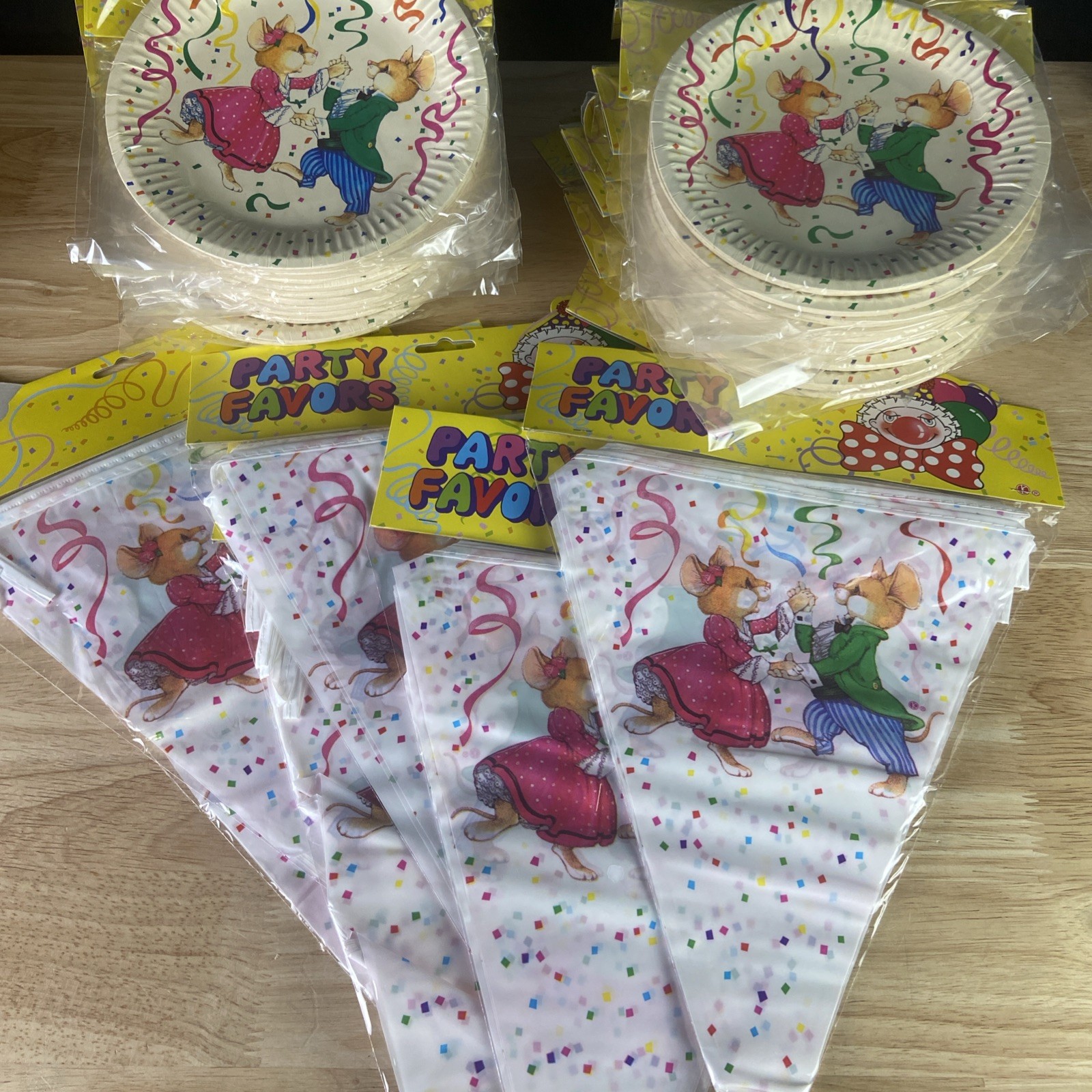 Vintage Party Favors Easter Plates 7” Round 20 Packs Of 6 & 6 Banners