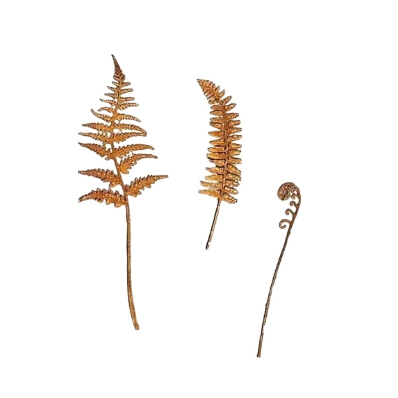 Realistic Rusted Leaves Figurines Stake for Rusty Celebration Photo Props