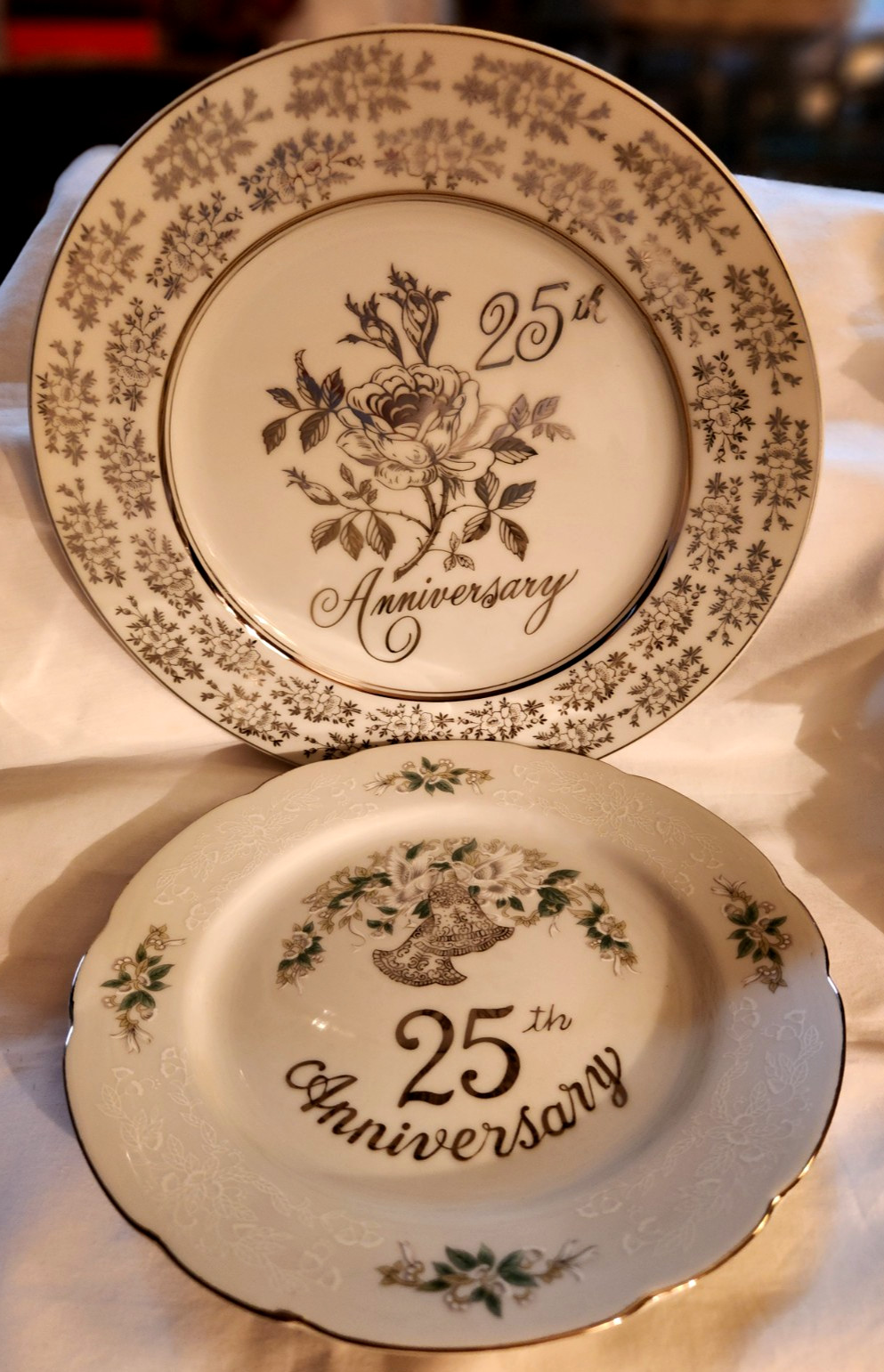 Vintage LOT OF 2 “25 th ANNIVERSARY ” 9″ & 10″ COLLECTOR PLATES