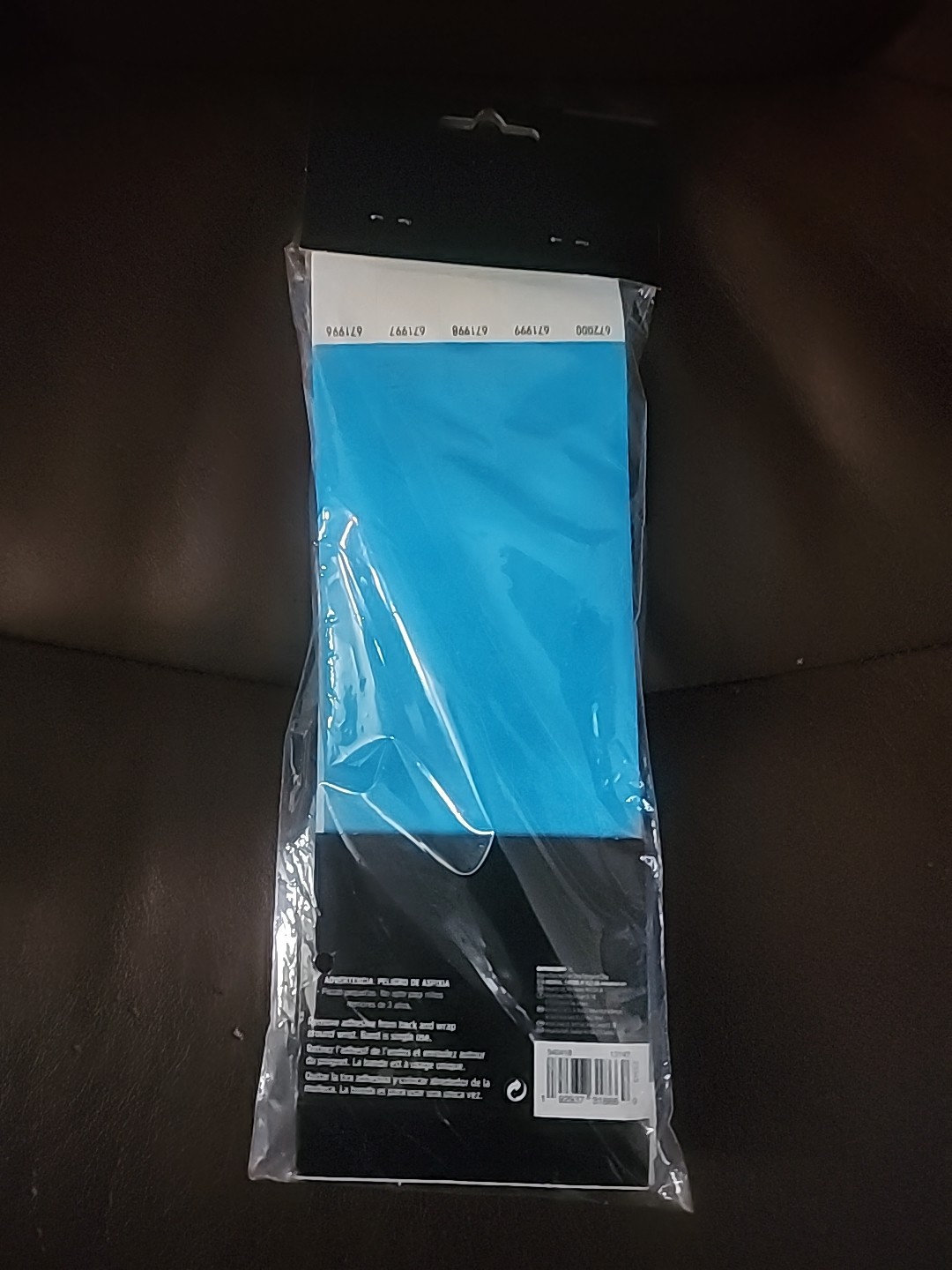 BRAND NEW AMSCAN WRISTBANDS BLUE, 500 COUNT, GLOWS UNDER BLACK LIGHT