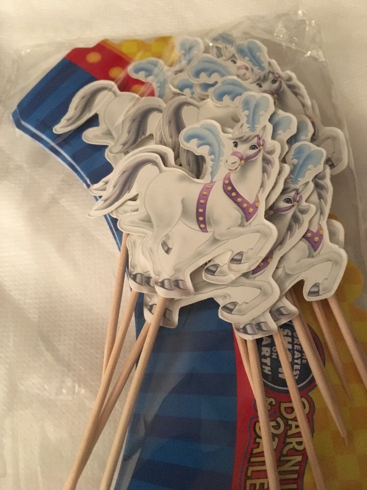 CIRCUS CUPCAKE WRAPPERS 24p Ringling Brothers Barnum Bailey Circus w/Horse Picks