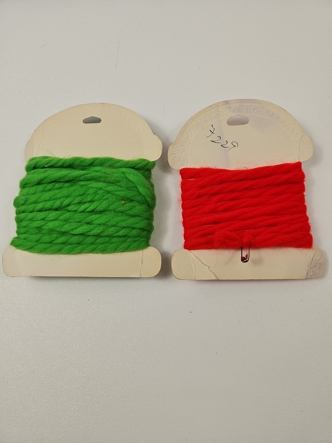 VTG Hallmark Yarn Gift Tie Tye Ribbon Hair Tye Craft Yarn Christmas Cheer Red