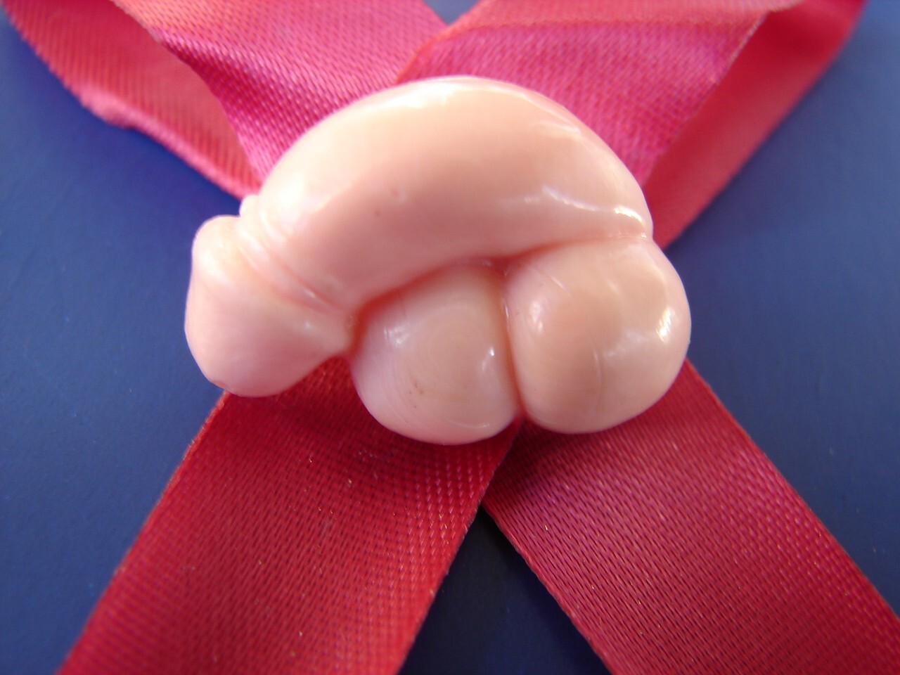 1970’S VINTAGE Valentine Cupids Arrow PENIS Ornament Pin Ribbon Joke Gay NOS