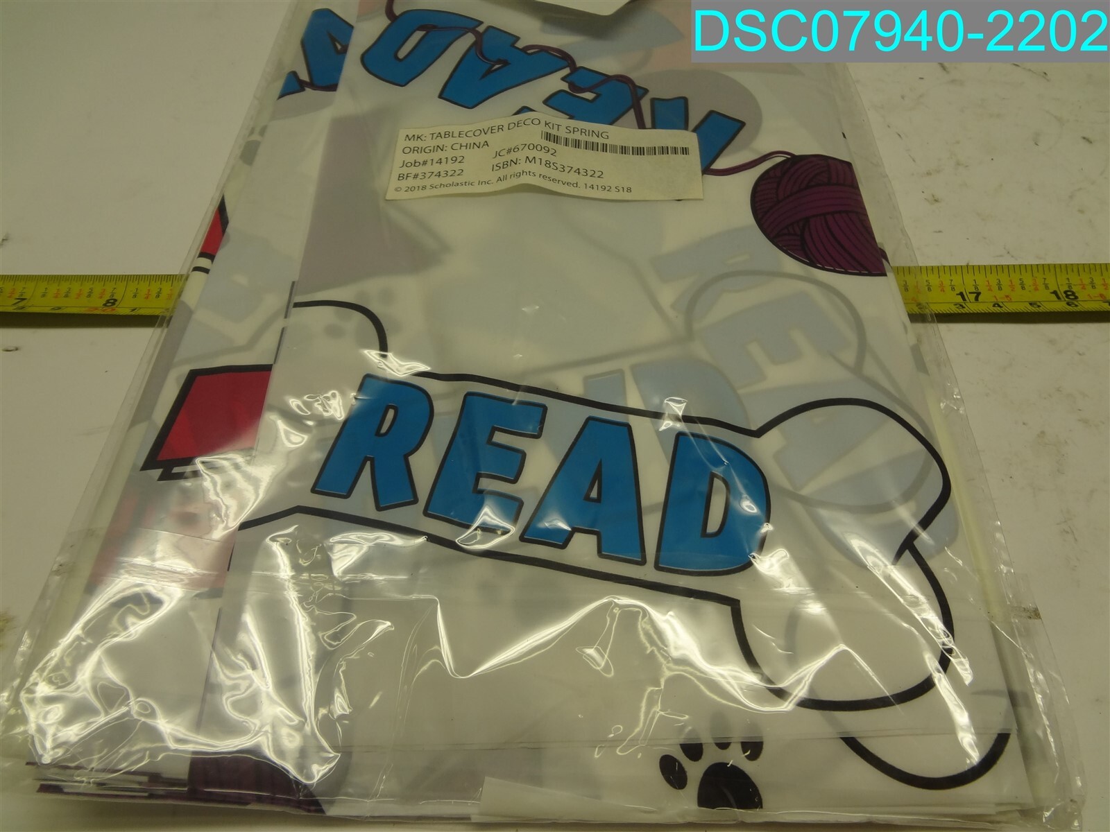 READ BONE PAW PRINT TABLECLOTH M18S374322 48″