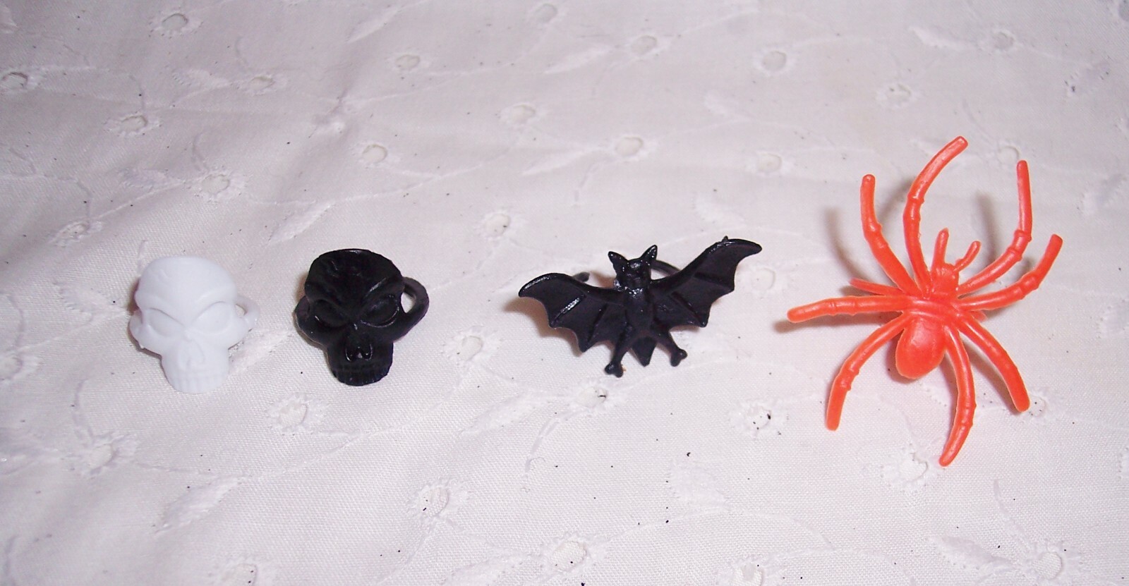 SPIDER SKULL BAT RINGS 173 PCS OR SPIDER SPARKLING RING 19 PCS.PARTY :U CHOOSE
