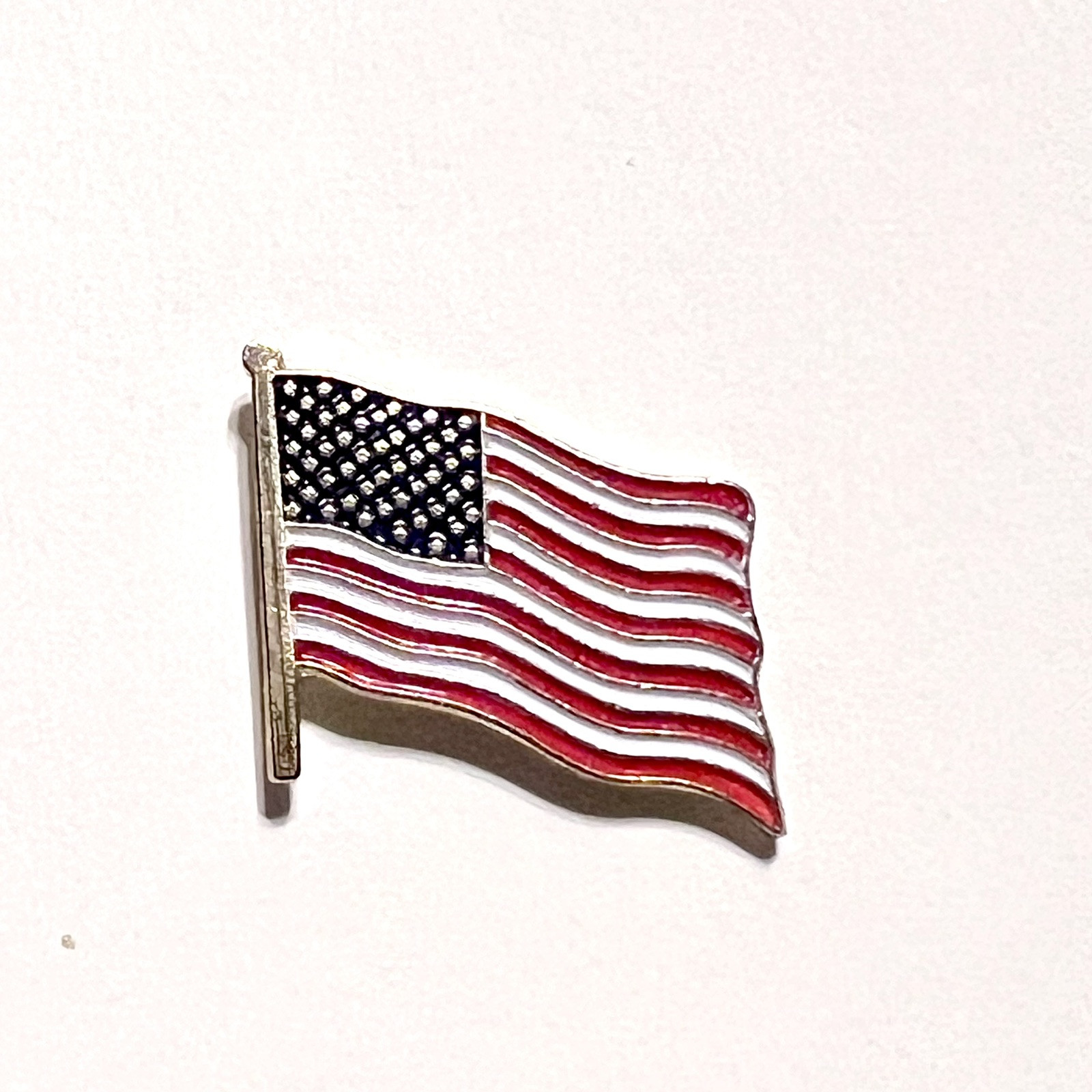 US American Flag Lapel Pin – Made in USA, High-Quality Patriotic USA Badge 🎖️