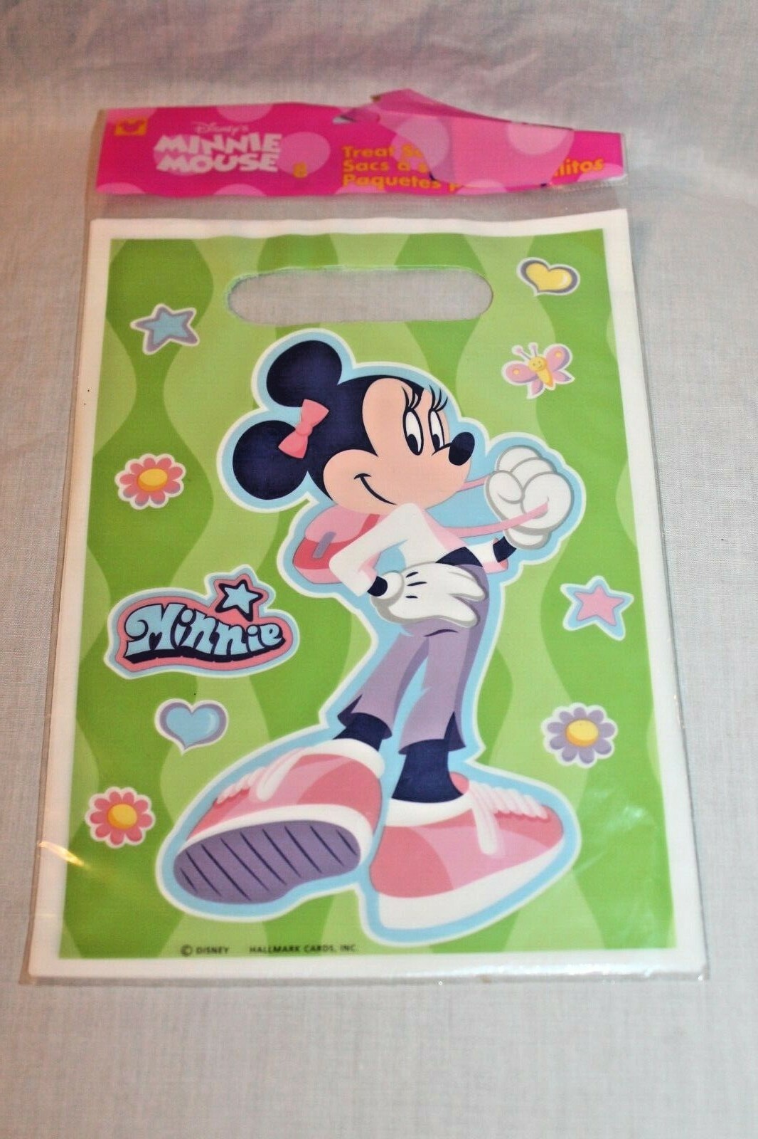 NEW IN PACKAGE MINNIE MOUSE 8- TREAT BAGS PARTY SUPPLIES