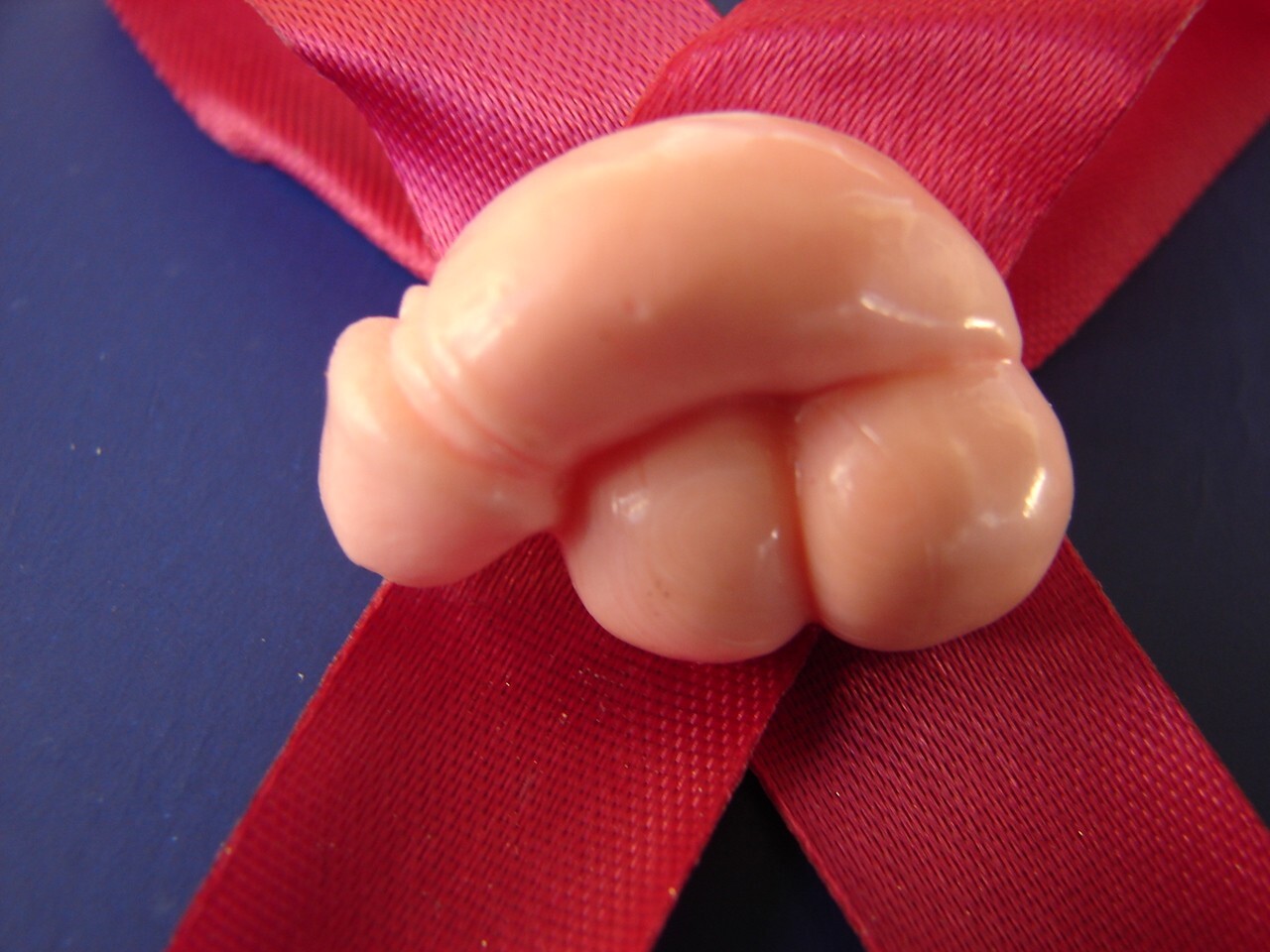 1970’S VINTAGE Valentine Cupids Arrow PENIS Ornament Pin Ribbon Joke Gay NOS