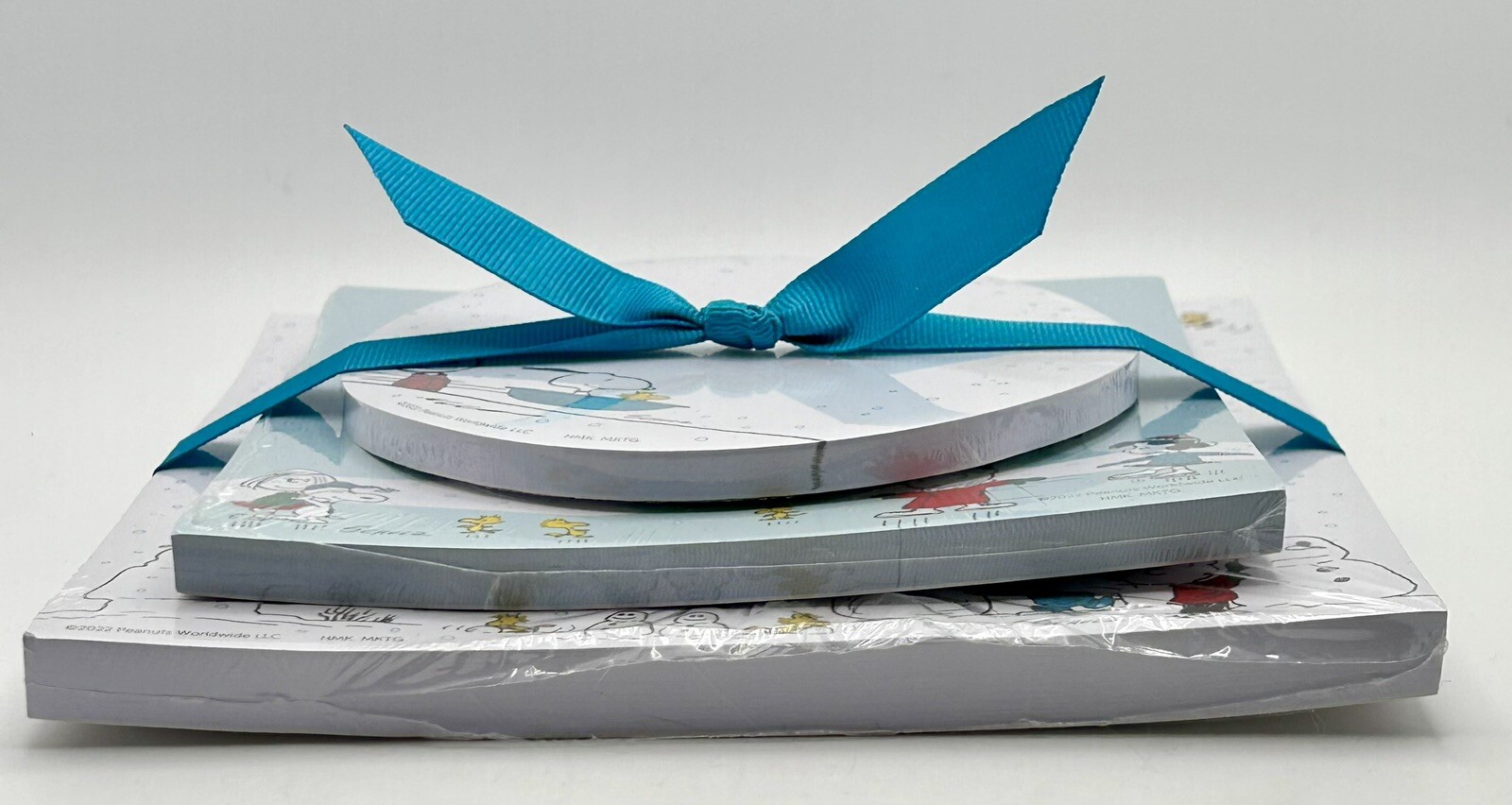 NEW Hallmark – “Peanuts” Memo Pad Set of 3 Memo Note Pads Ribbon SNOOPY Winter