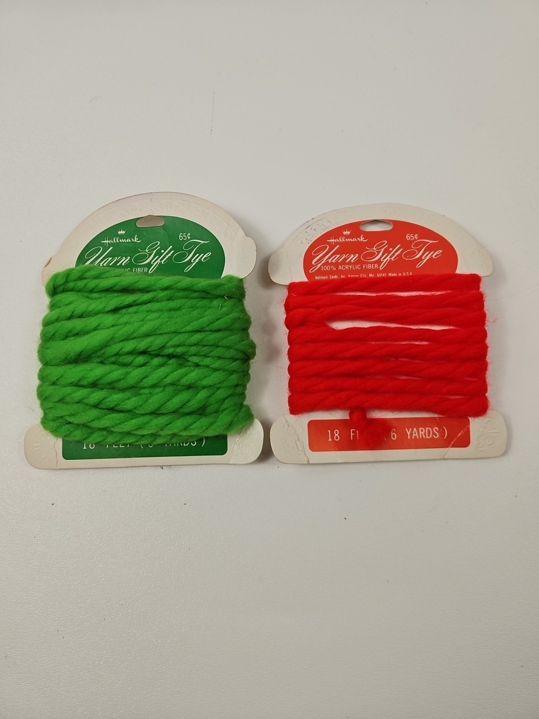 VTG Hallmark Yarn Gift Tie Tye Ribbon Hair Tye Craft Yarn Christmas Cheer Red