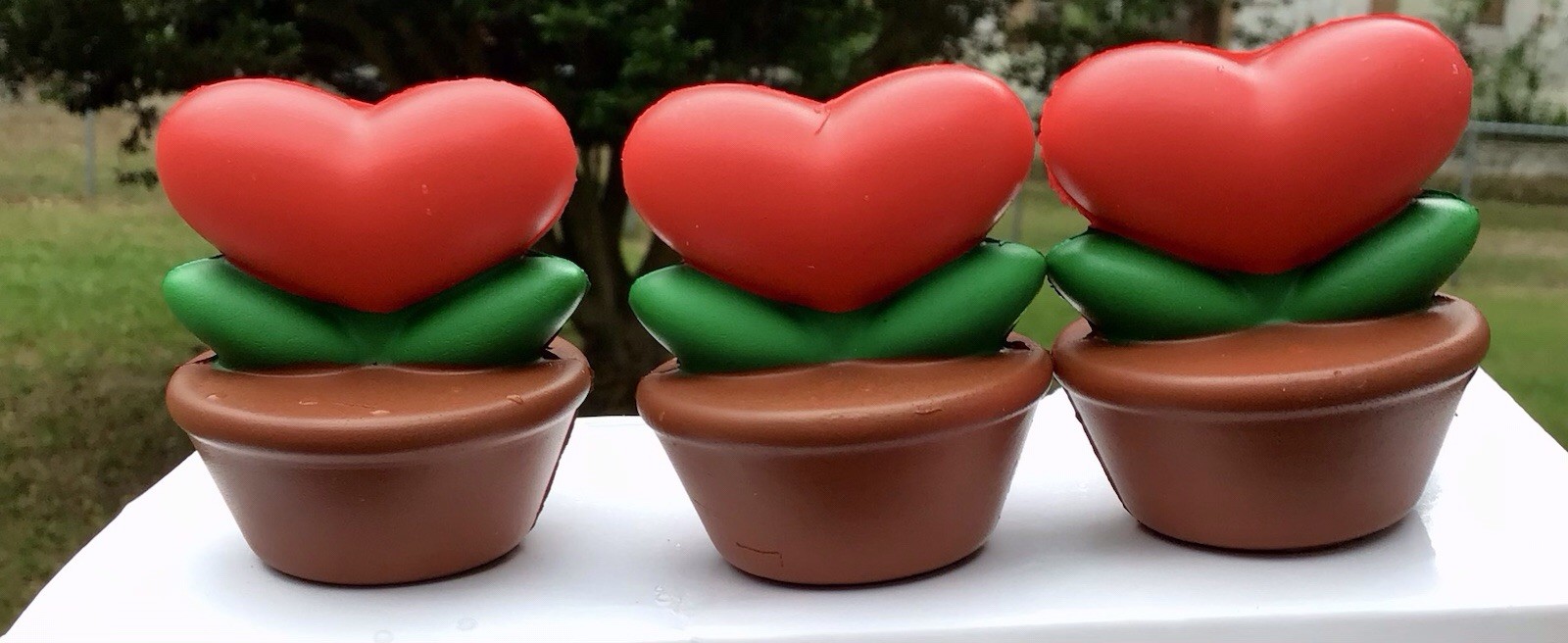 New In Box Jenaai 20 PC Party Favors – Heart Flower In Flower Pot