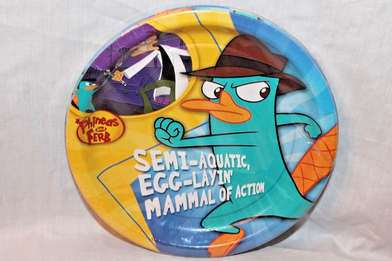 NEW IN PACKAGE PHINEAS AND FERB 8- DESSERT PLATES PARTY SUPPLIES
