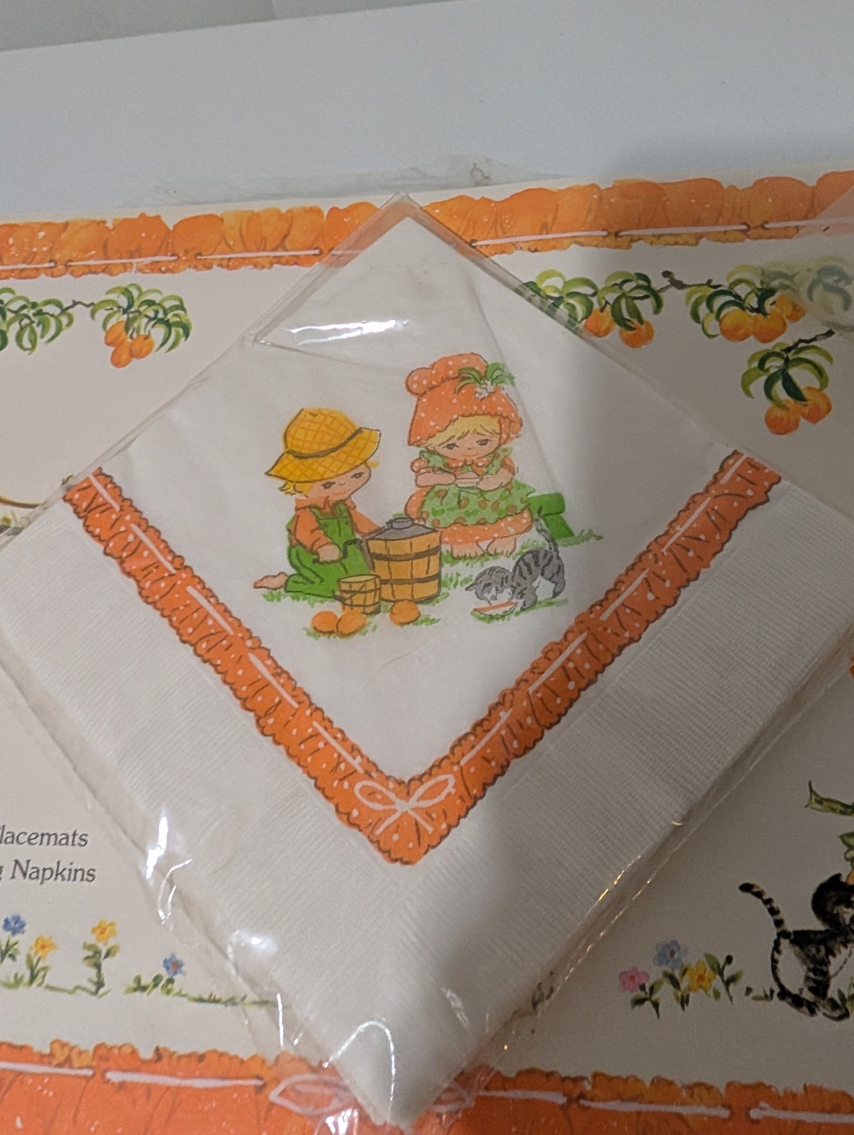 Vtg “Peaches ‘n Cream” 12 matching Napkins & Placemats J phakos art READ