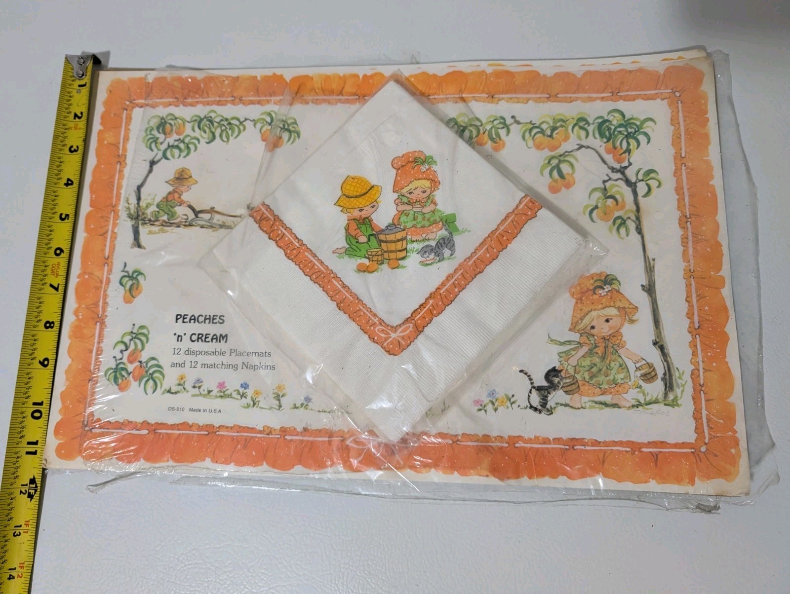 Vtg “Peaches ‘n Cream” 12 matching Napkins & Placemats J phakos art READ