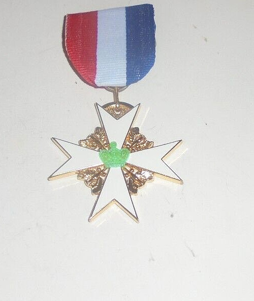 King of the Party Royal Cross Champion Winner Champ Party Gag Gift Badge Pin Win