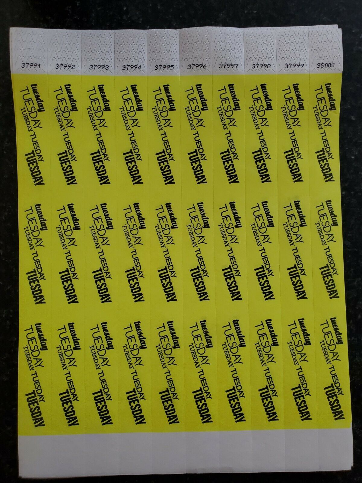 100 Monday-Sunday 3/4″ Tyvek Wristbands