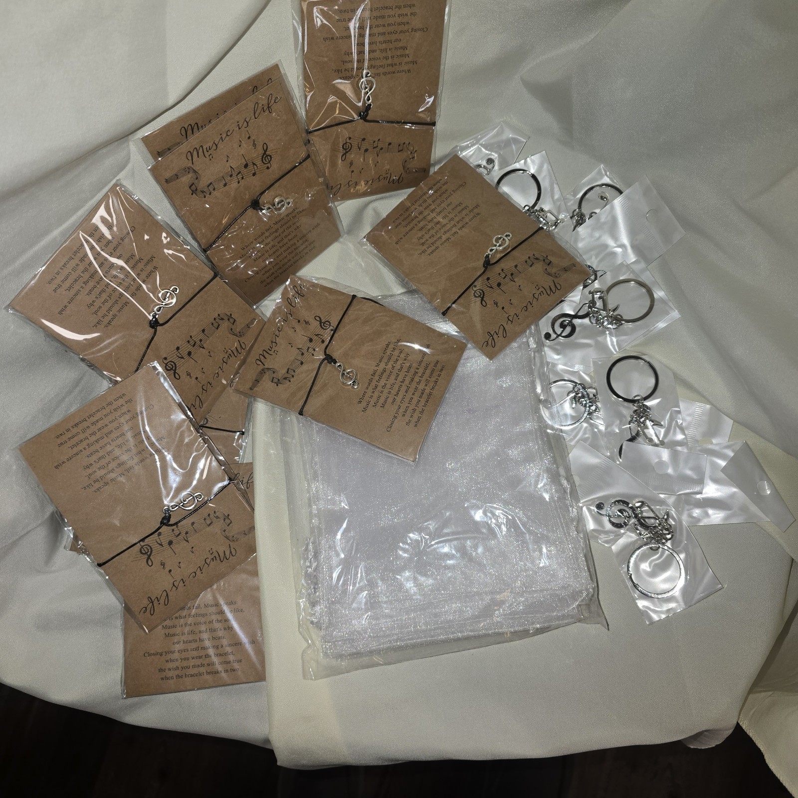 Landical 30 Set Music Party Favors Bulk Note Bracelets and Keychains w/gift bags