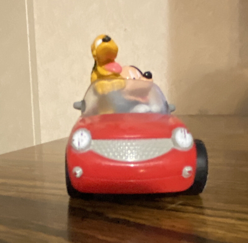 DecoPac Disney’s Mickey Mouse and Pluto in Rolling Red Car Cake Topper, 3 1/4″ L