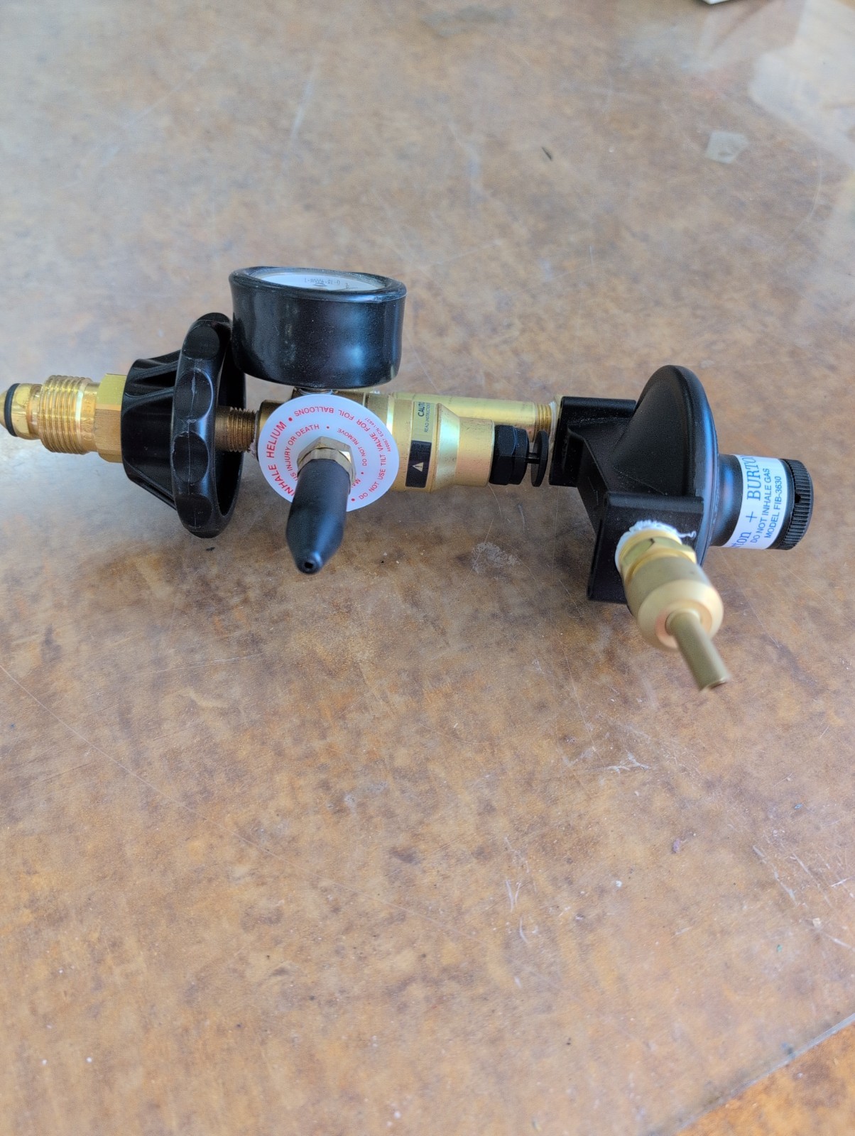 BURTON Model FIB-3630 2-Way Helium Balloon Inflator Regulator