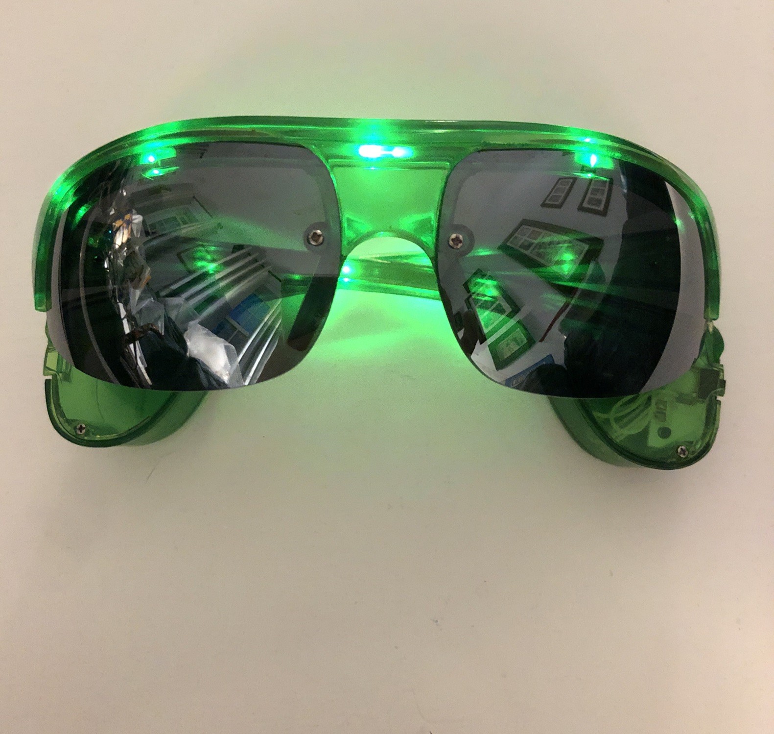 RI Novelty Flashing Lights Kids Adult Sunglasses Green Frames Light Fast Slow On