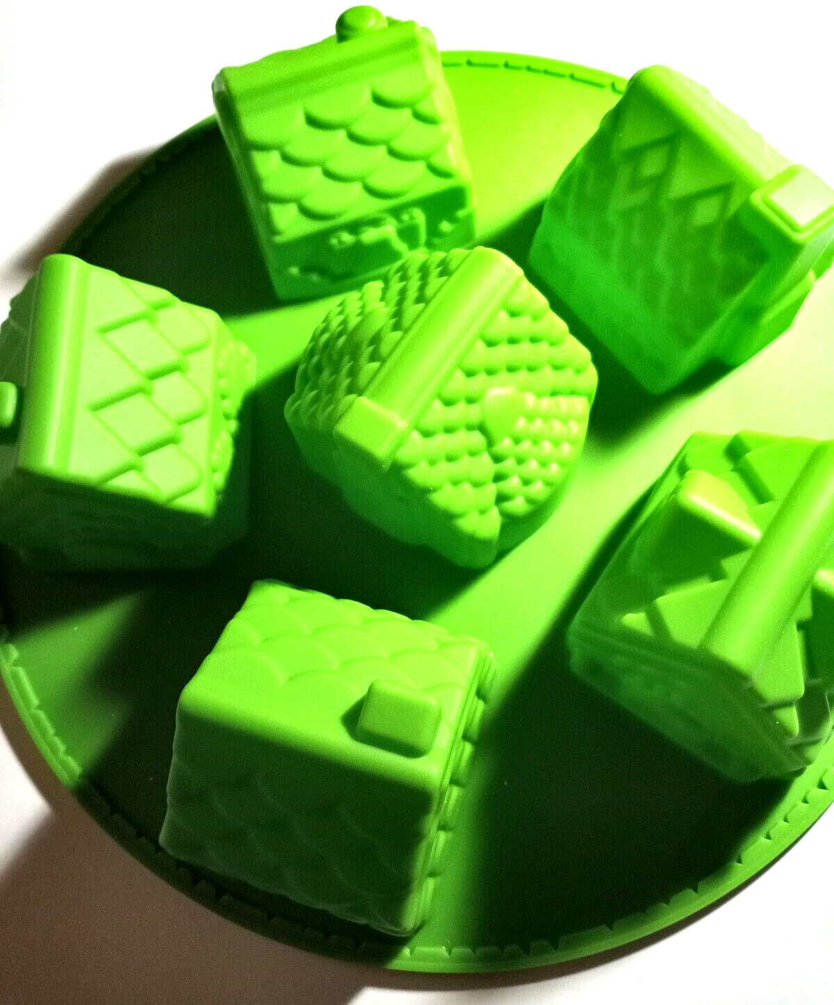 Preowned Silicone GINGER HOUSES Cupcake Mold 10″ round