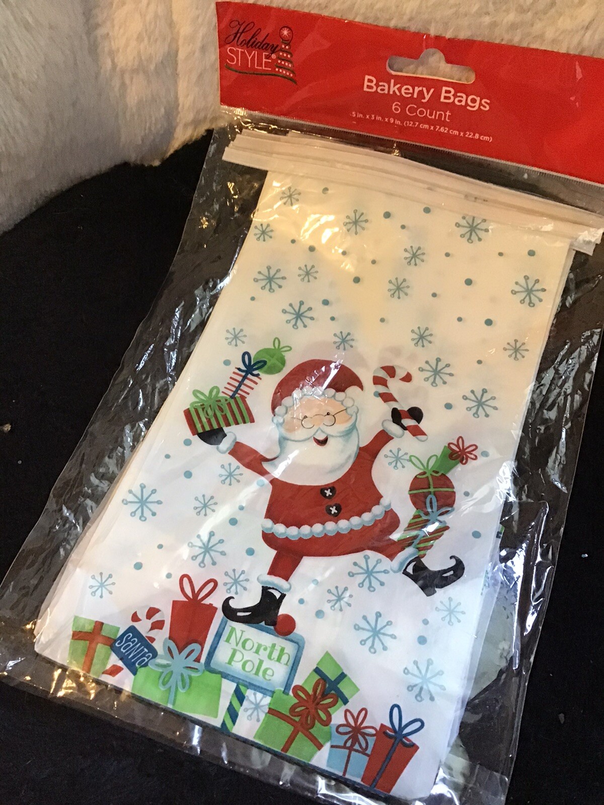 Package of 6 PLASTIC BAKERY BAGS SANTA & GIFTS DESIGN NEW IN PACKAGE