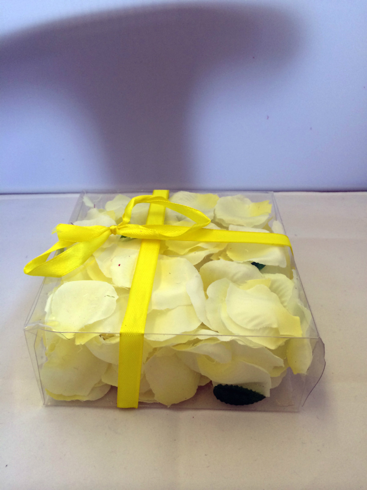 SILK LIKE GIFT BOX PETALS 164 PCS 12CM x 12CM -ROSE WEDDING DECOR MANY COLOURS
