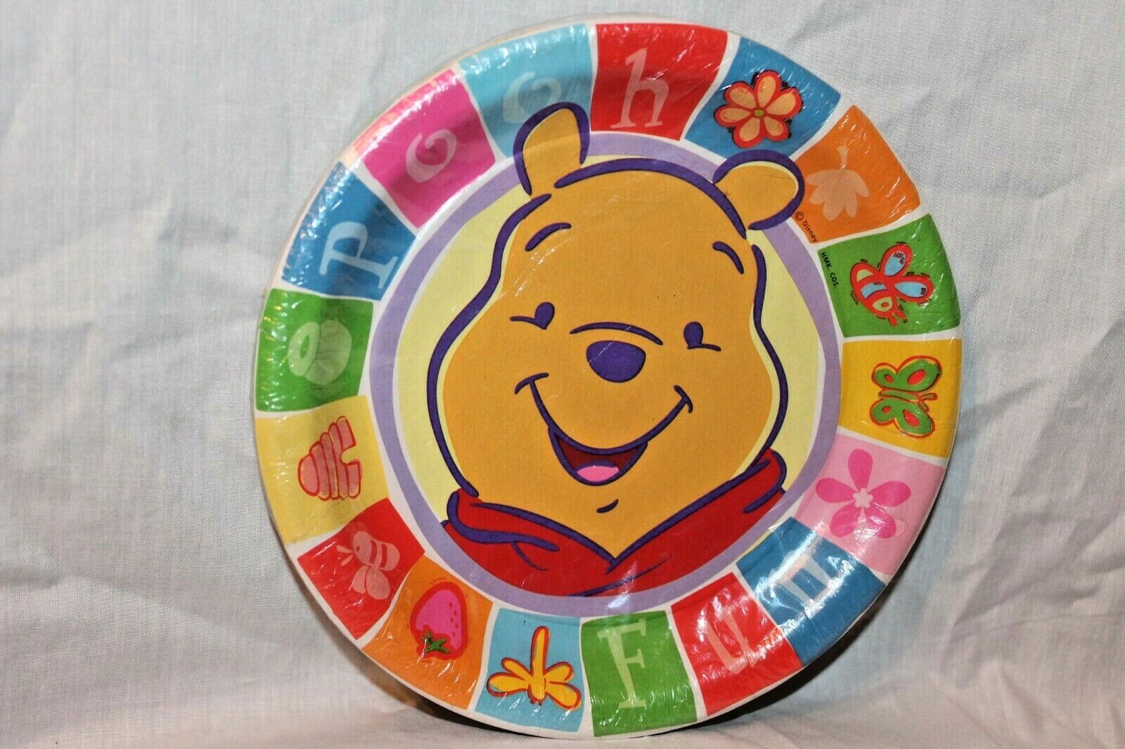NEW IN PACKAGE WINNIE THE POOH FACES DESSERT PLATES PARTY SUPPLIES