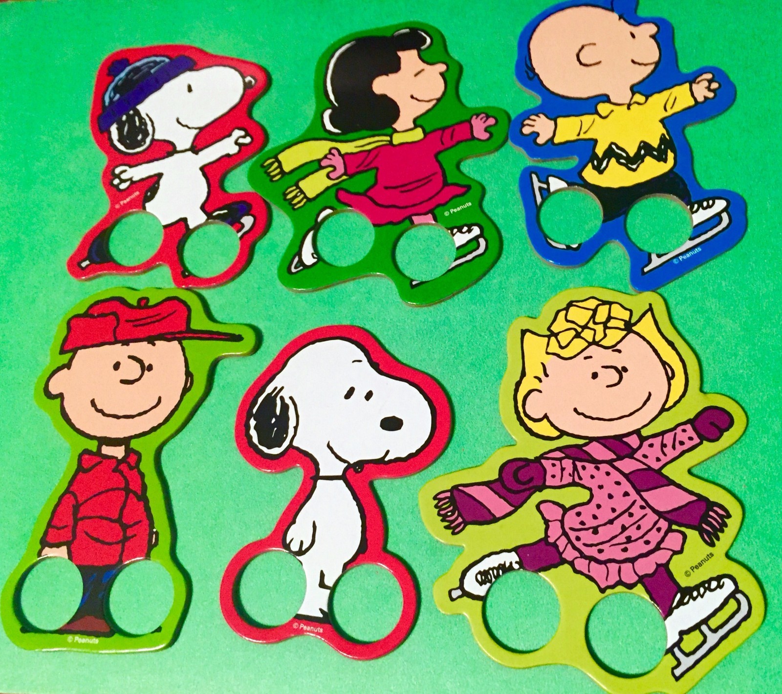 NEW! 24 PEANUTS CARDBOARD FINGER PUPPETS CHRISTMAS PARTY FAVORS SNOOPY STOCKING