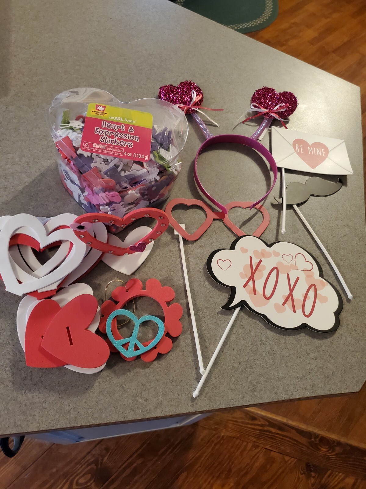 Valentine’s Day Party Set – Crafts & Picture Props (party favors Picture Frames)