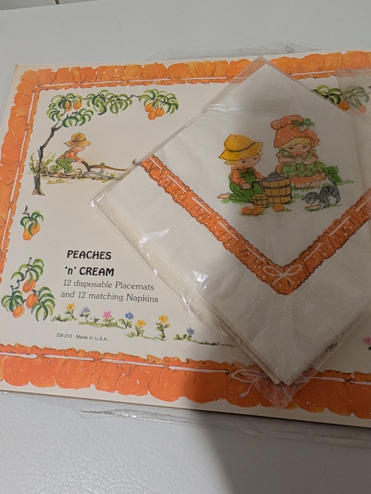 Vtg “Peaches ‘n Cream” 12 matching Napkins & Placemats J phakos art READ