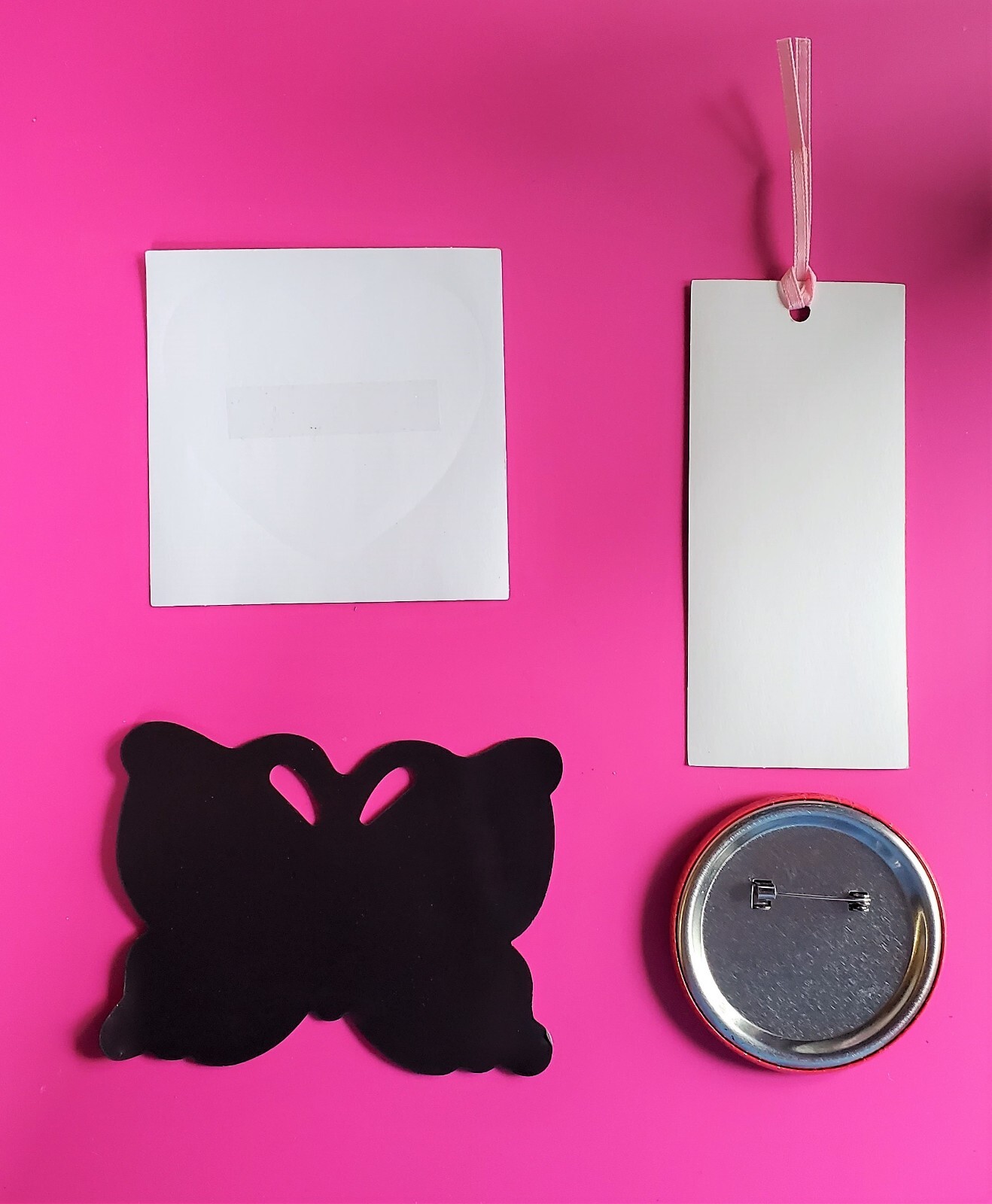 Mailable Gifts – Grandma (K) – Includes Magnet, Pin, Bookmark, & Sticker