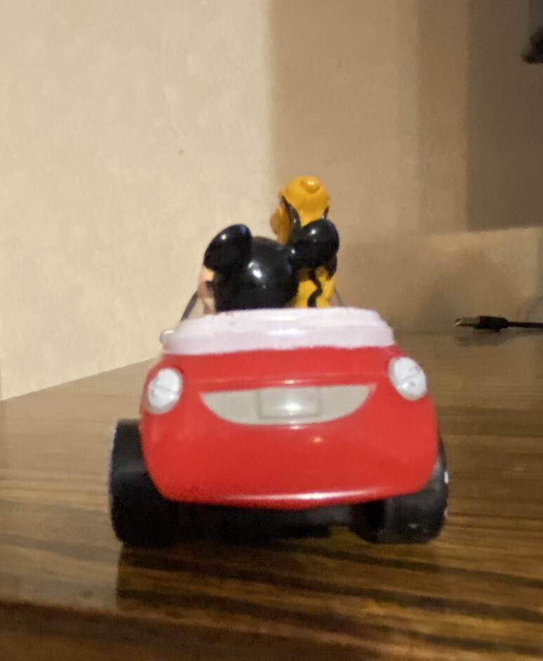 DecoPac Disney’s Mickey Mouse and Pluto in Rolling Red Car Cake Topper, 3 1/4″ L