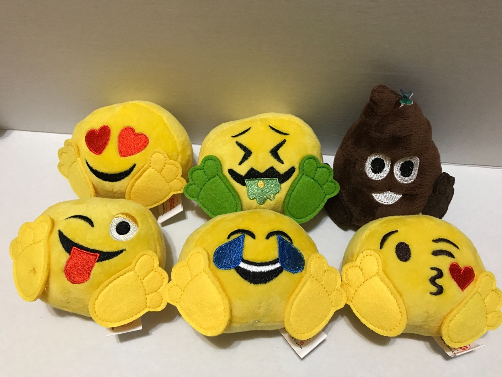 Lot of 6 pieces of Emoji 5″ inches plush – New 2017