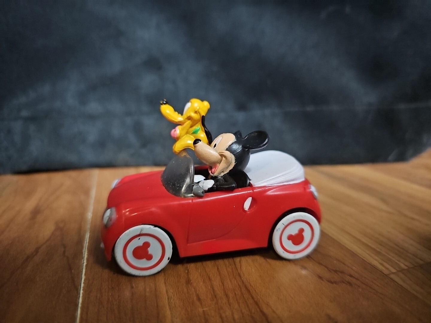 DecoPac Disney’s Mickey Mouse and Pluto in Rolling Red Car Cake Topper 3 1/4″ L