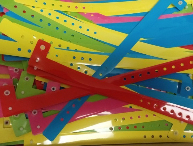 129 ASSORTED NEON PLASTIC/ VINYL WRISTBANDS, WRISTBANDS FOR EVENTS