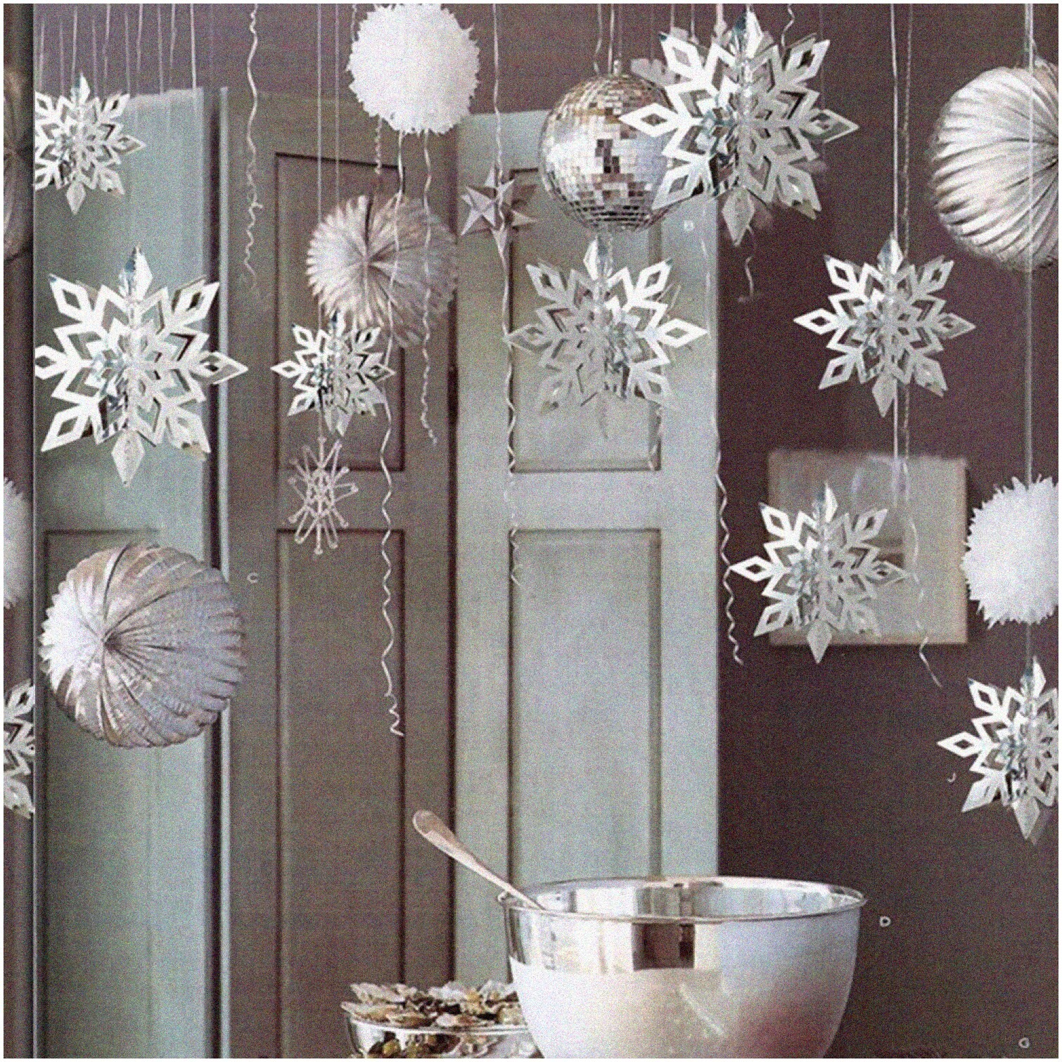 24-Piece Silver and White Snowflake Party Decor Kit