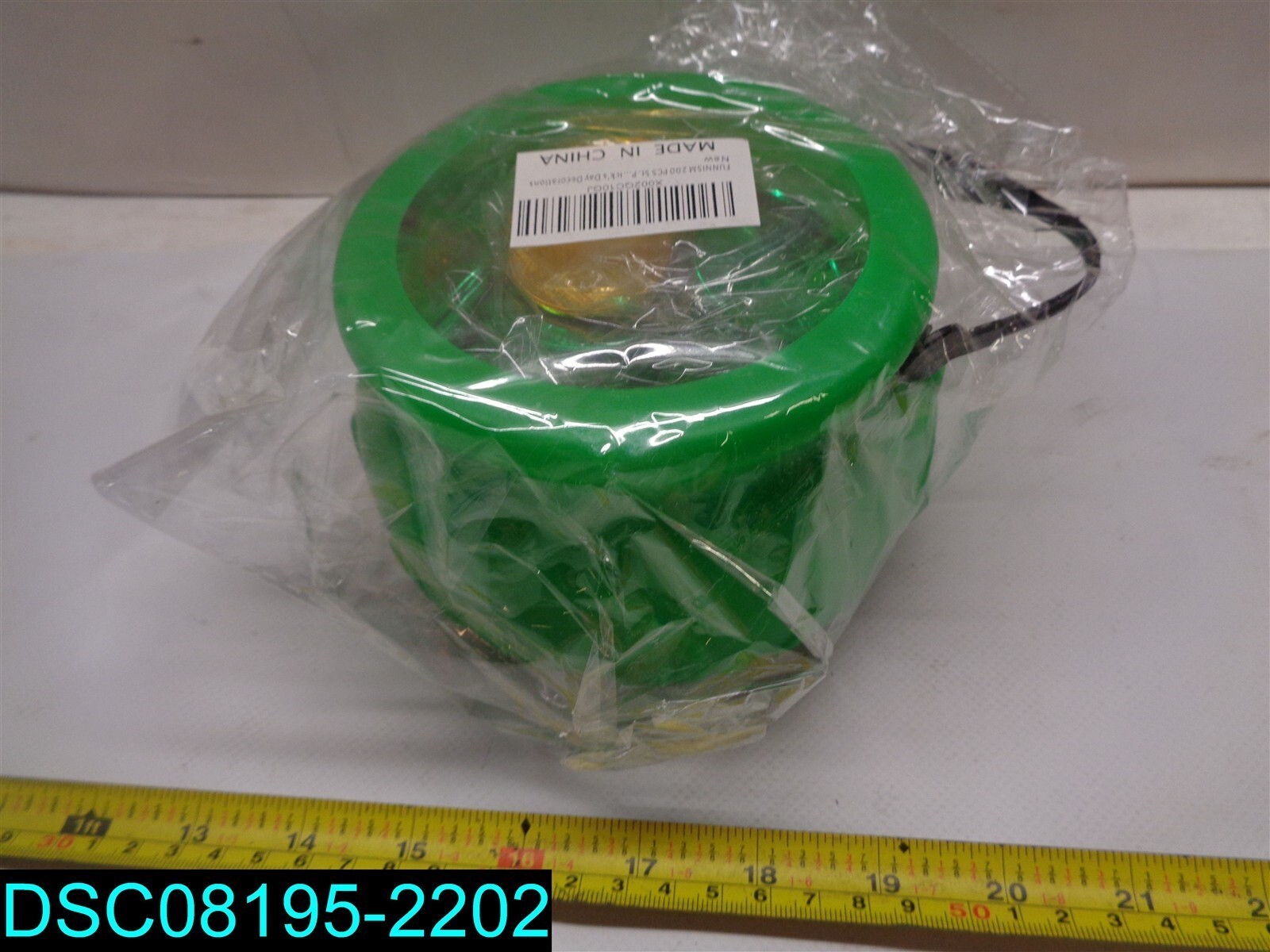 QTY=47:FUNNISM 200 PCSSt. Patrick Lucky Shamrock Plastic Coins&1Green Leprechaun