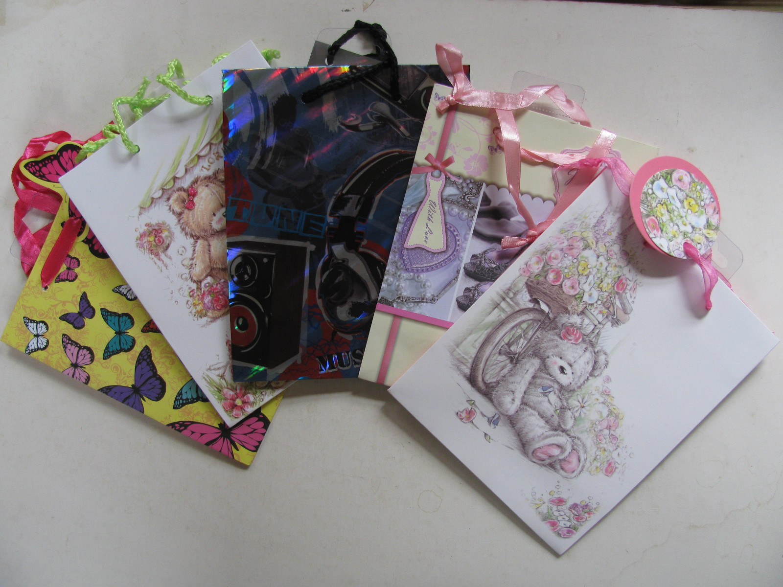 Gift Bags Various Design Small Size Butterflies Roses Teddy Bears Tags Giftbags