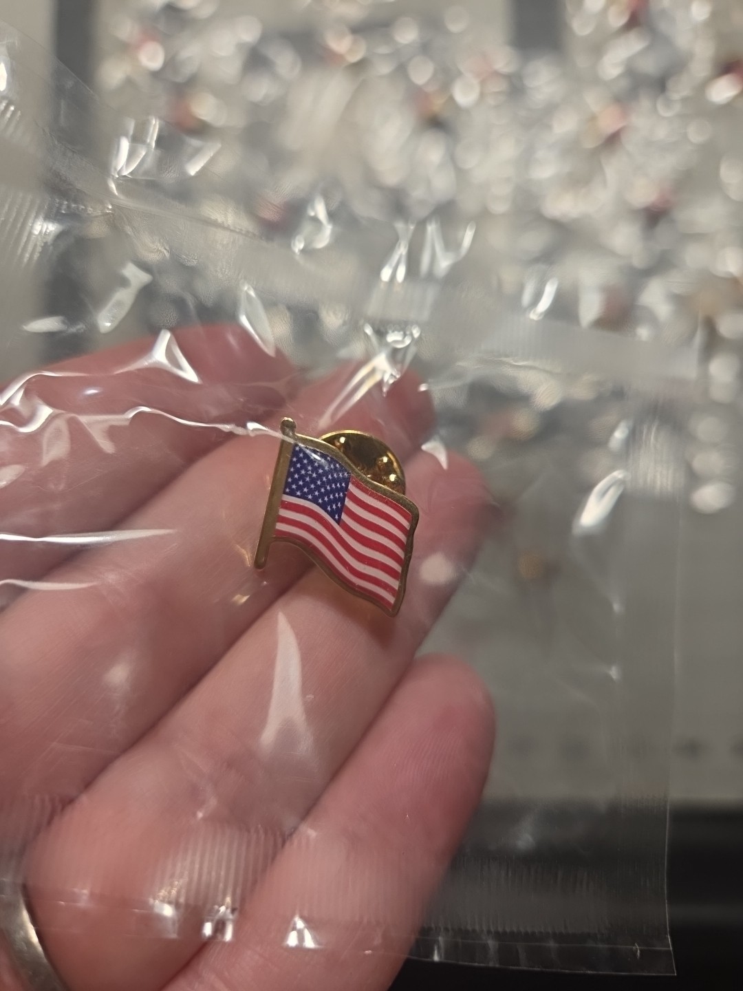 US American Flag Lapel Pin – Made in USA, High-Quality Patriotic USA Badge 🎖️