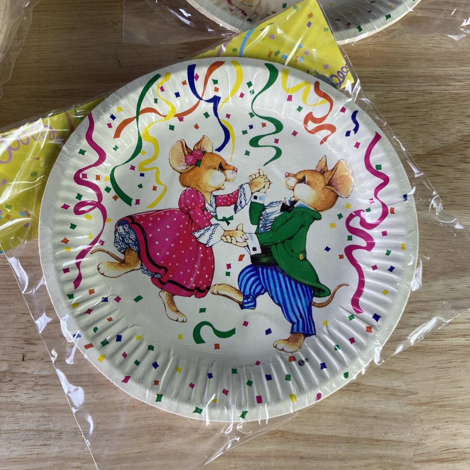 Vintage Party Favors Easter Plates 7” Round 20 Packs Of 6 & 6 Banners