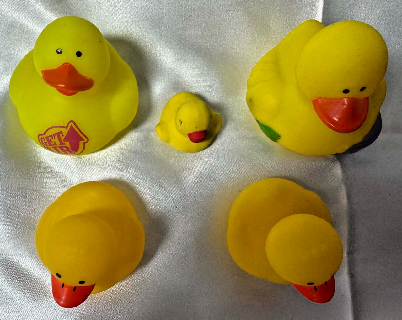 Rubber Ducks Jeep Lovers Lot of 5 Various sized Yellow Ducks JEEP DUCKING Party