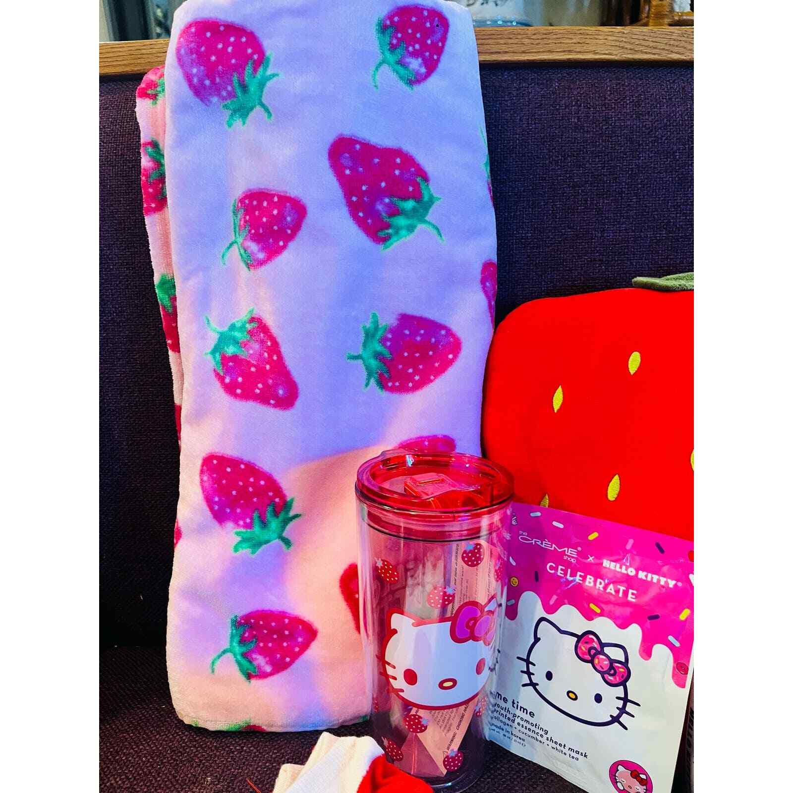 Strawberry shortcake and Hello kitty bundle